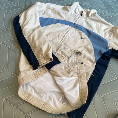 NIKE ナイロンジャケット