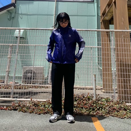 adidasウィンドブレーカー