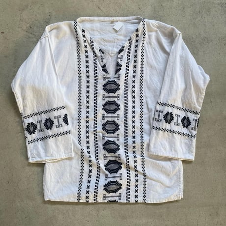 刺繍ブラウス