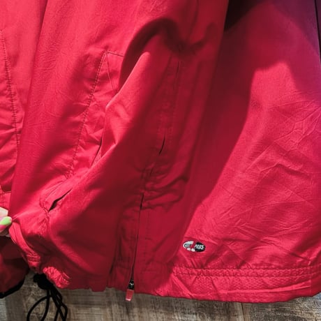 adidas ハーフジップナイロンプルオーバー