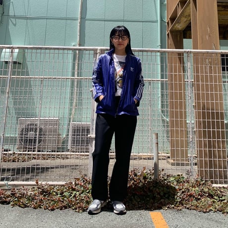 adidasウィンドブレーカー