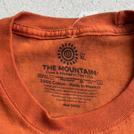 THE MOUNTAIN スモーキングニワトリTシャツ
