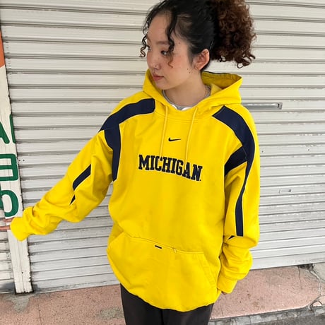 NIKE プルオーバーフーディー