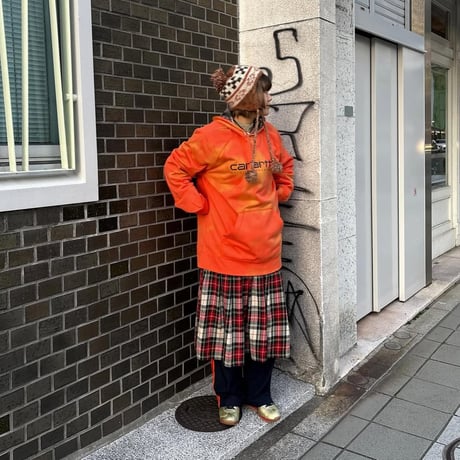 Carhartt ブリーチ加工フーディー