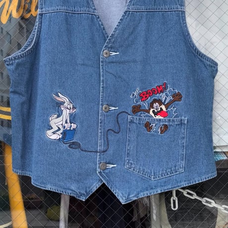 LOONEY TUNES 刺繍デニムベスト