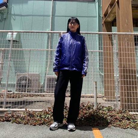 adidasウィンドブレーカー