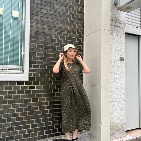 総柄ノーカラーワンピース
