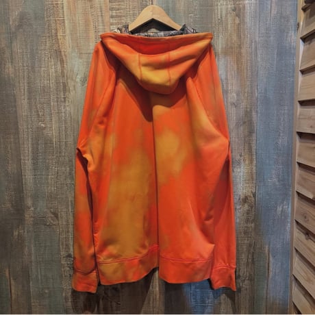 Carhartt ブリーチ加工フーディー