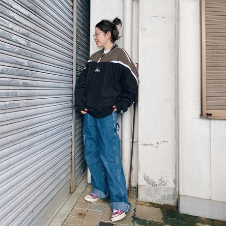 adidasＶネックプルオーバー