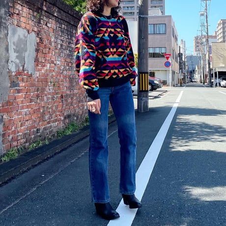 ビビッドアクリルニット