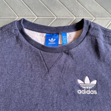 adidas ワンポイントスウェット