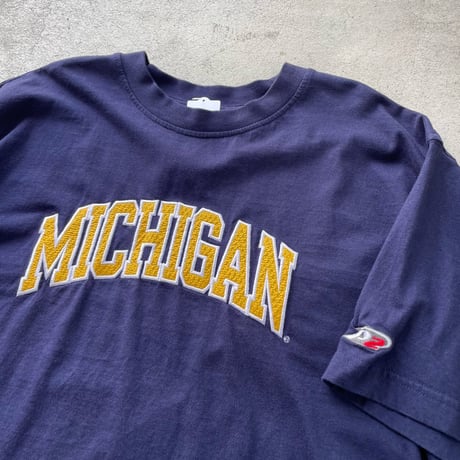 ミシガン大学カレッジTシャツ