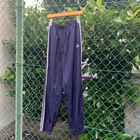 adidasナイロンパンツ