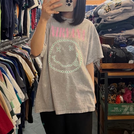 NIRVANA フラワーニコちゃんTシャツ
