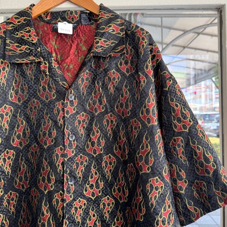 ファイヤーパターン総柄シャツ
