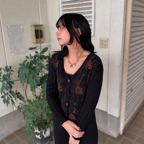 CAROLE LITTLE 刺繍入りニットワンピース