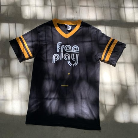 free play袖ラインTシャツ