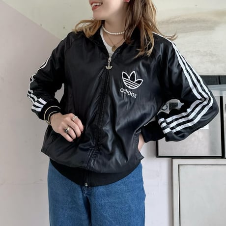 adidasナイロンジャケット