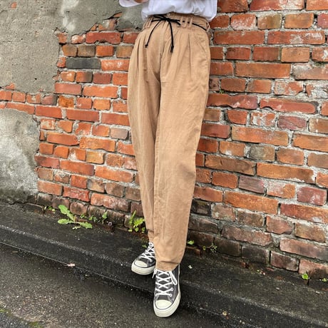 タックテーパードパンツ