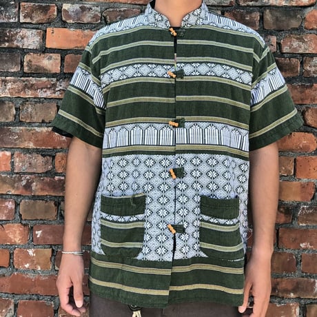 民族柄シャツ