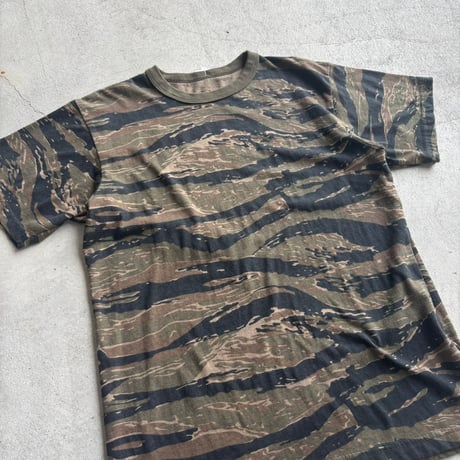 タイガーストライプカモ柄Tシャツ