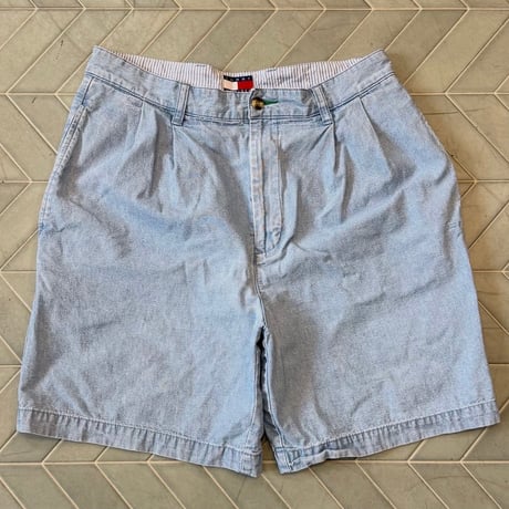 TOMMY HILFIGER  デニム調ショーツ（31）
