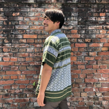 民族柄シャツ