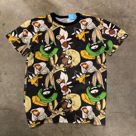 ルーニー・テューンズ総柄Ｔシャツ