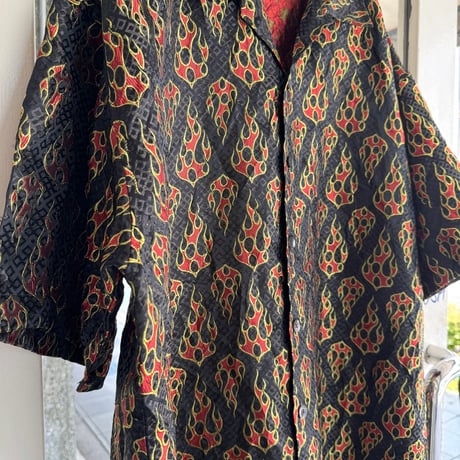 ファイヤーパターン総柄シャツ