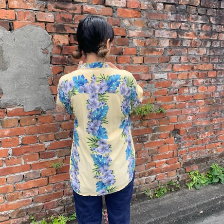 大花柄アロハシャツ