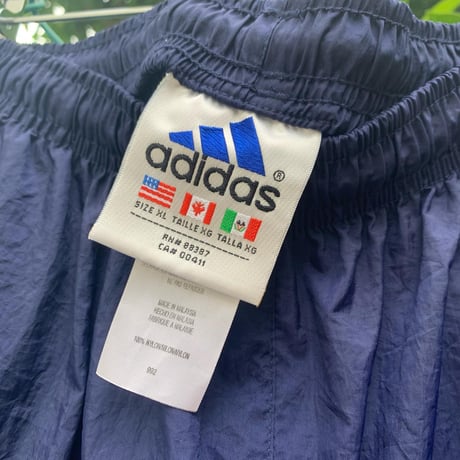 adidasナイロンパンツ
