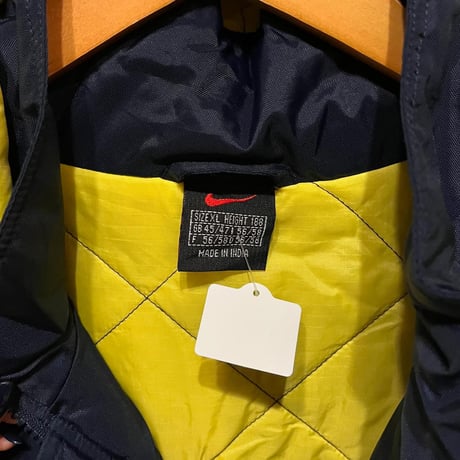NIKE ナイロンベンチコート