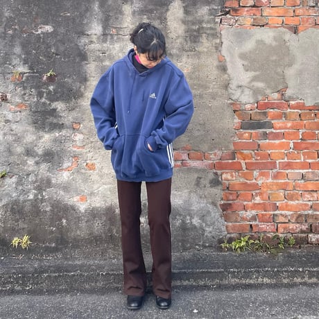 adidas ボディラインデザインパーカー