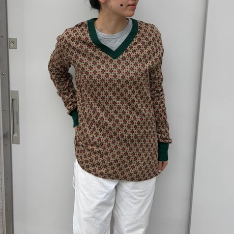 総柄VネックジャガードロンT