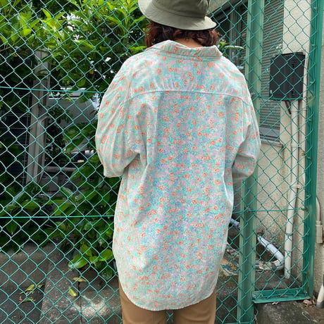 パステル花柄シャツ