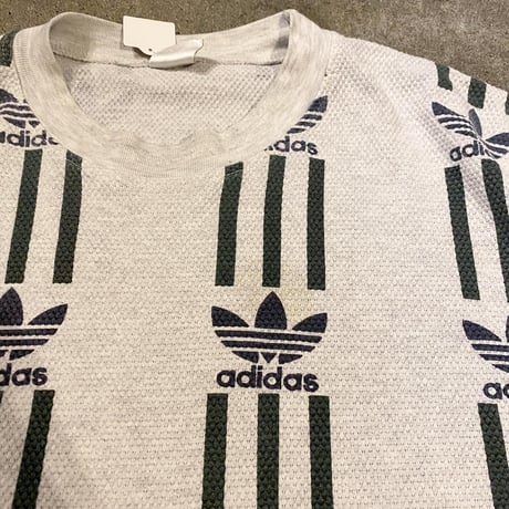 adidas パターンビッグTシャツ