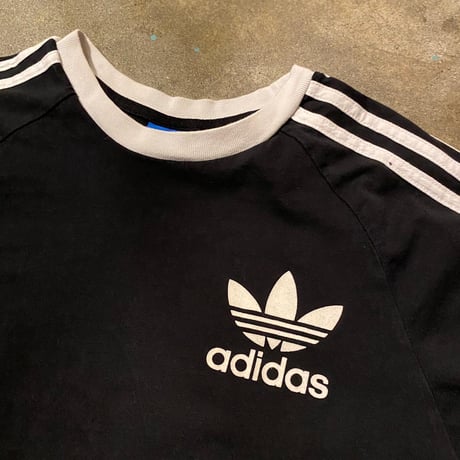 adidas ラインTシャツ