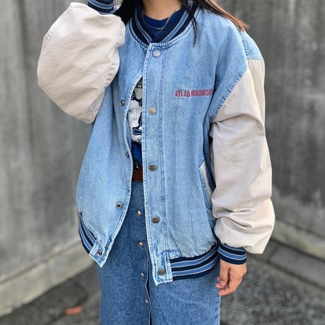 刺繍デザイン切替デニムブルゾン