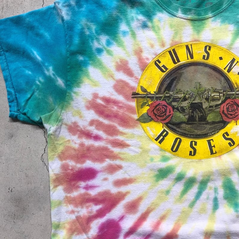 GUNS N