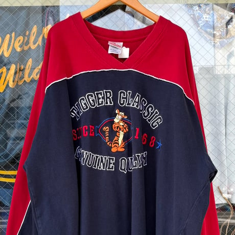 Disney ティガー刺繍ＶネックロンT