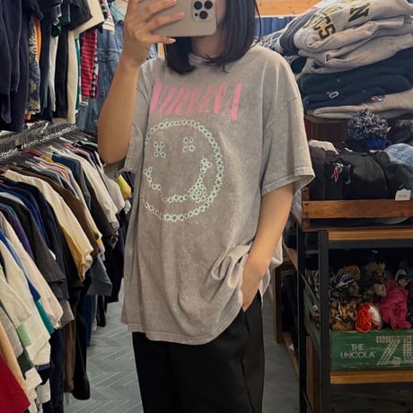 NIRVANA フラワーニコちゃんTシャツ