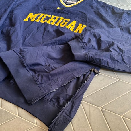 NIKE MICHIGAN プルオーバー