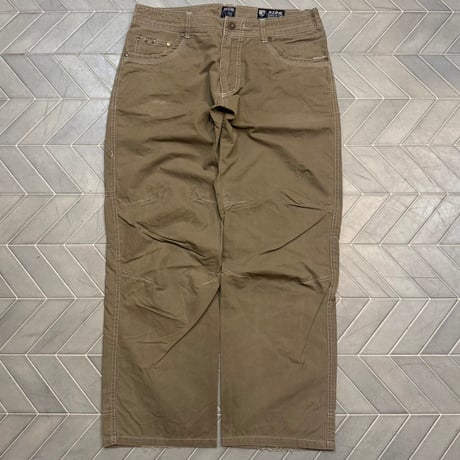 KÜHL  軽量アウトドアパンツ