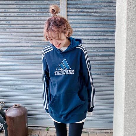 adidasラインパーカー