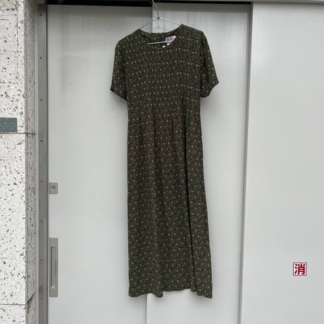 総柄ノーカラーワンピース