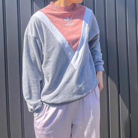 adidas ボトルネックデザインスウェット