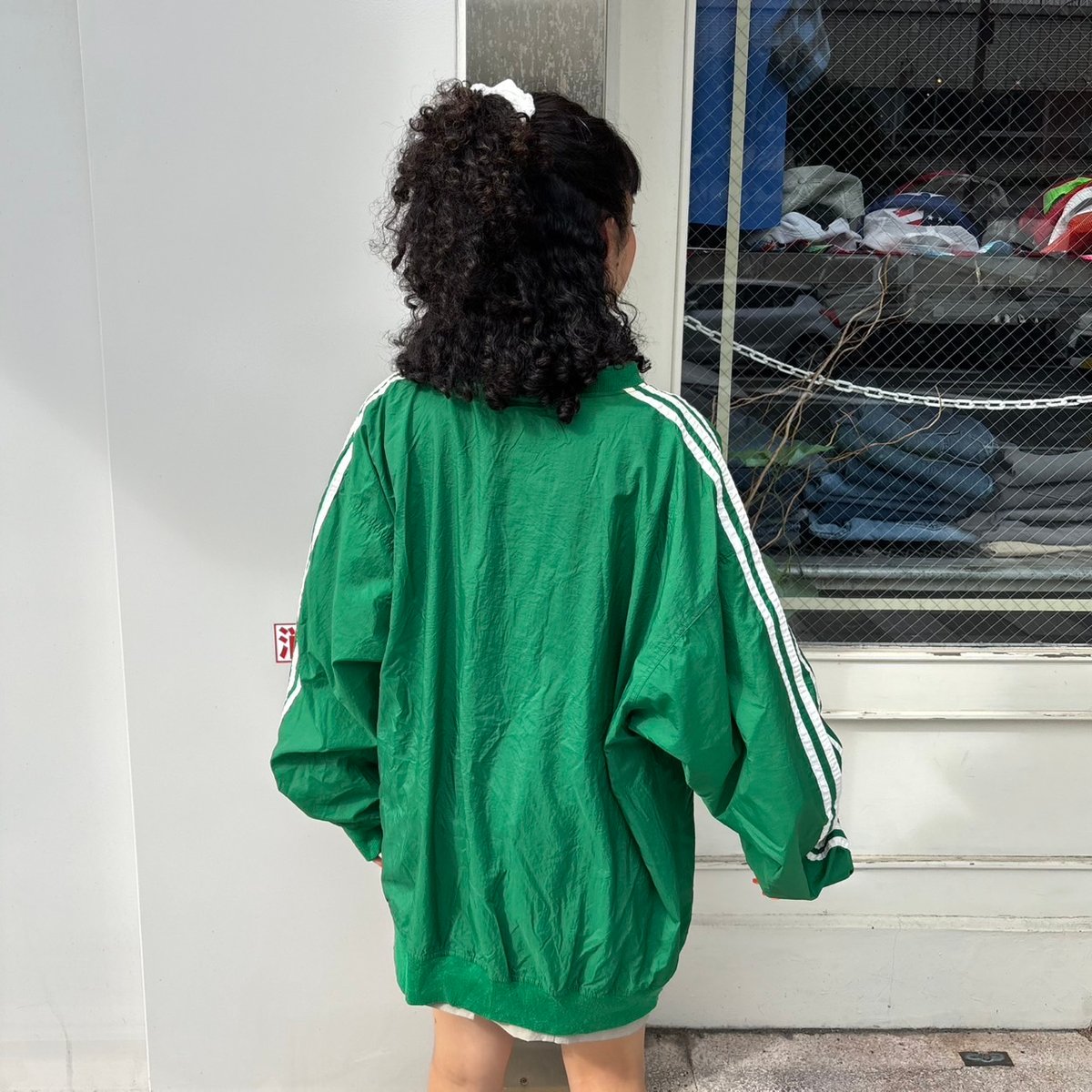古着 90s adidas ナイロンプルオーバー 緑 グリーン 刺繍ロゴ 90's adidas アディダス 刺繍ロゴ ジップ付き襟 グリーン プル