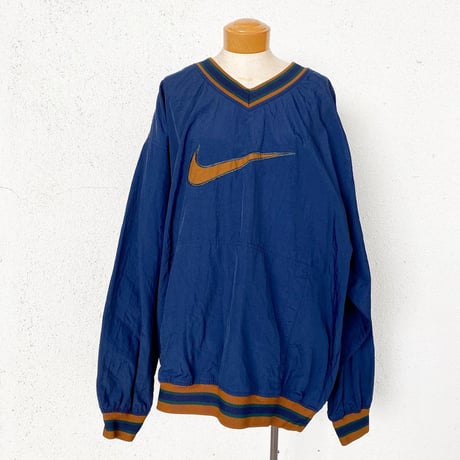 NIKE Vネックナイロンプルオーバー