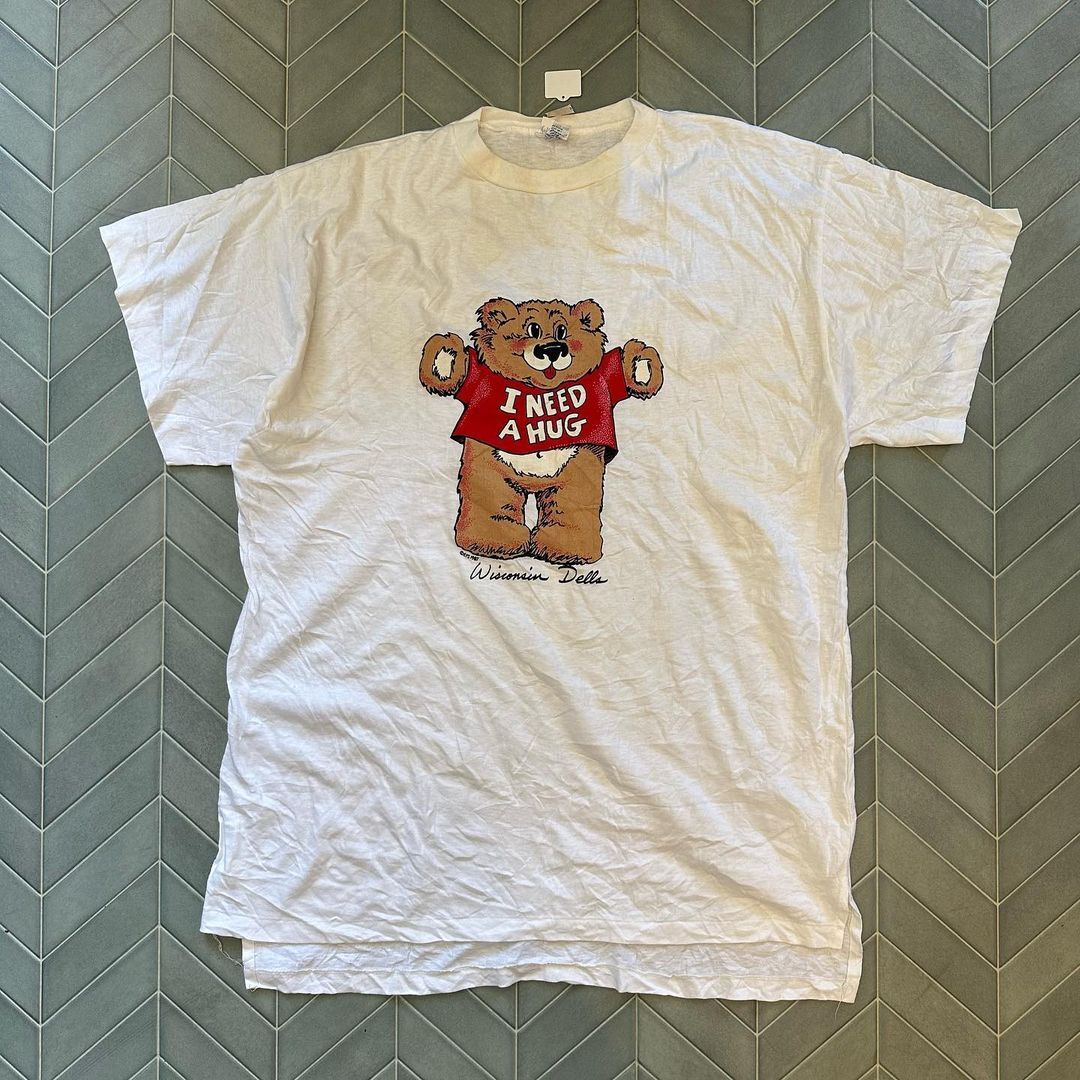 Dead stock!80年代USA製くまさんハグTシャツ🫂 | CUSTOM FEVER Dead stock!80年代USA製くまさんハグTシャツ🫂 | CUSTOM FEVER