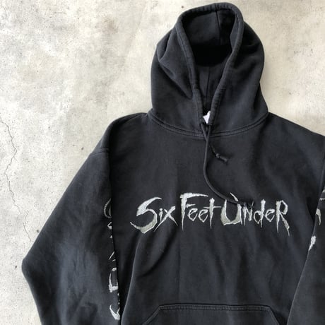 Six Feet Under袖プリント入りフーディ
